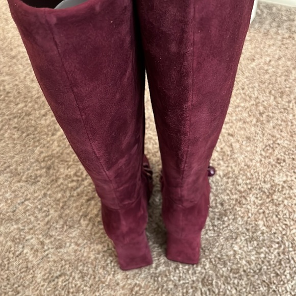 COPY - TORY BURCH Addison chain-embellished suede knee boots - Picture 6 of 8